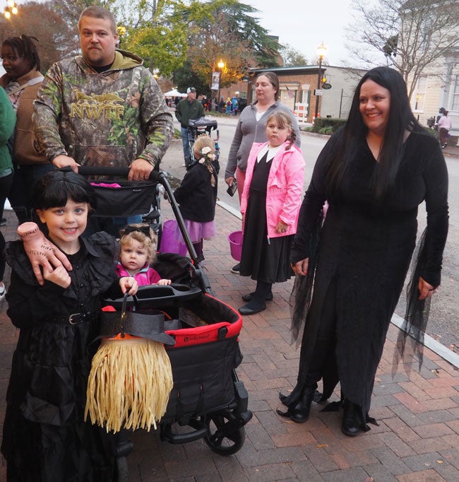 Hamoween 2023 Rain didn't dampen spirits of trickortreaters